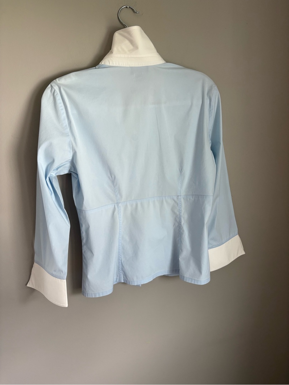ANN TAYLOR Light Blue Button Down White Collar Cuffs Preppy Corporate Size 6 - Picture 2 of 12